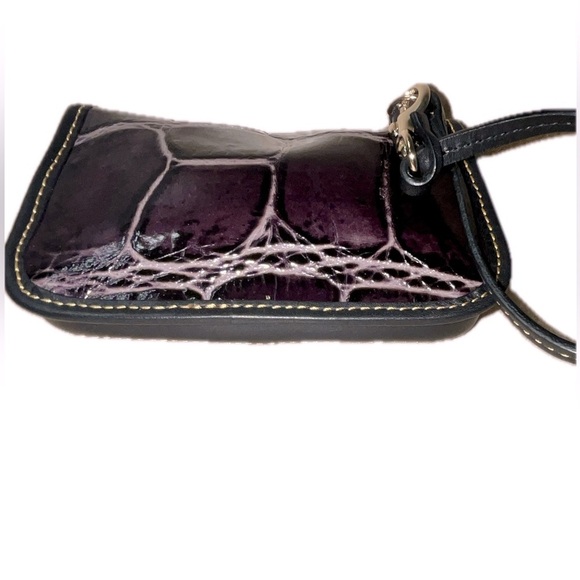 Dooney & Bourke Nile Collection Leather Wristlet Black & Croc Purple Leather - Picture 6 of 13